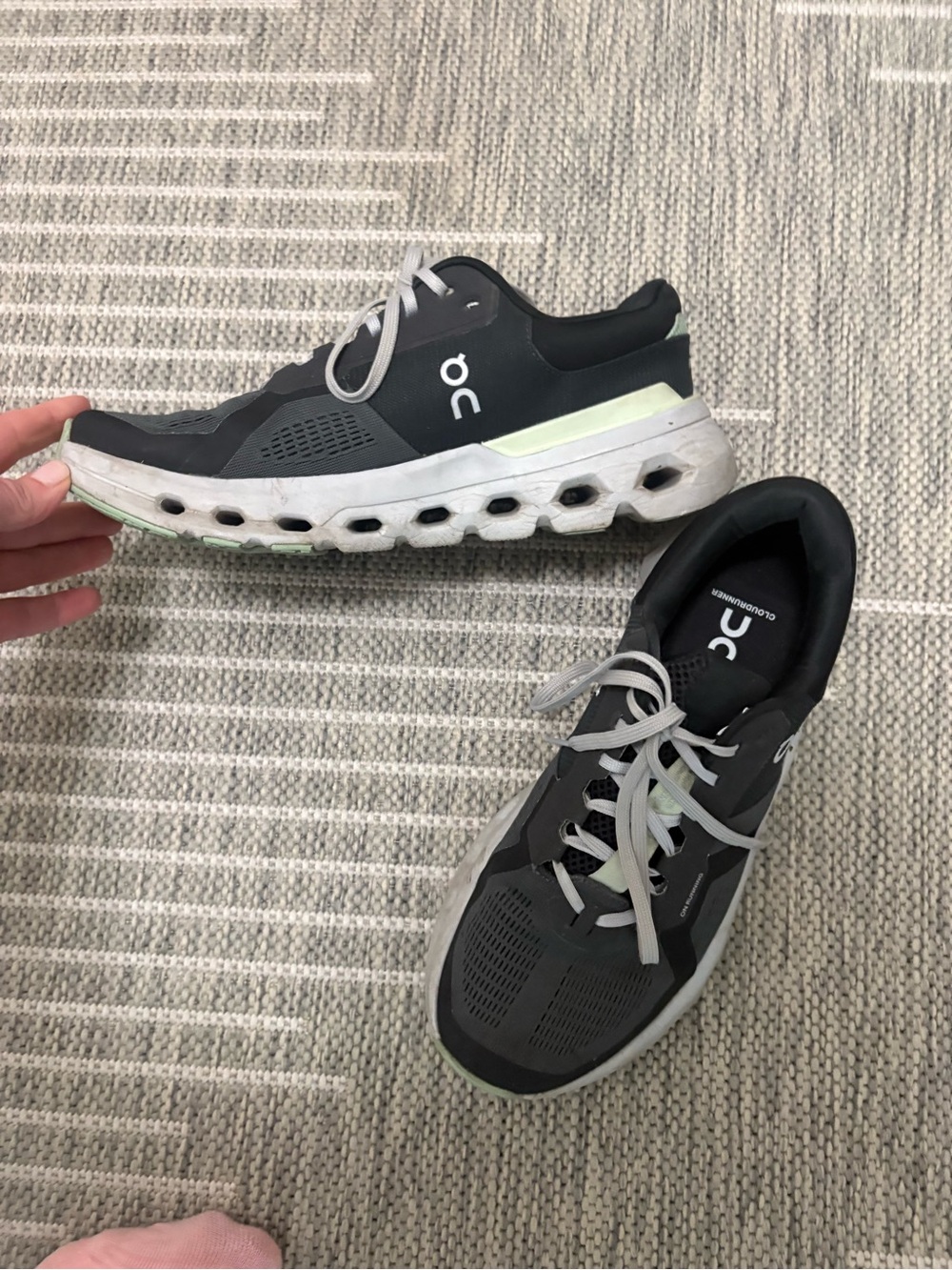 On Running Women’s Cloud Runner 2 Size 9